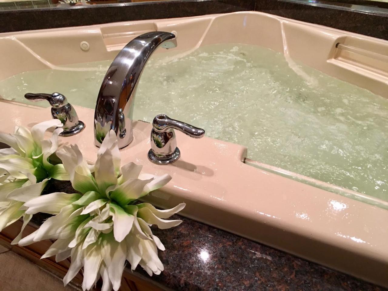 Sybaris Pool Suites Downers Grove - Adults Only 丹尼森市 外观 照片